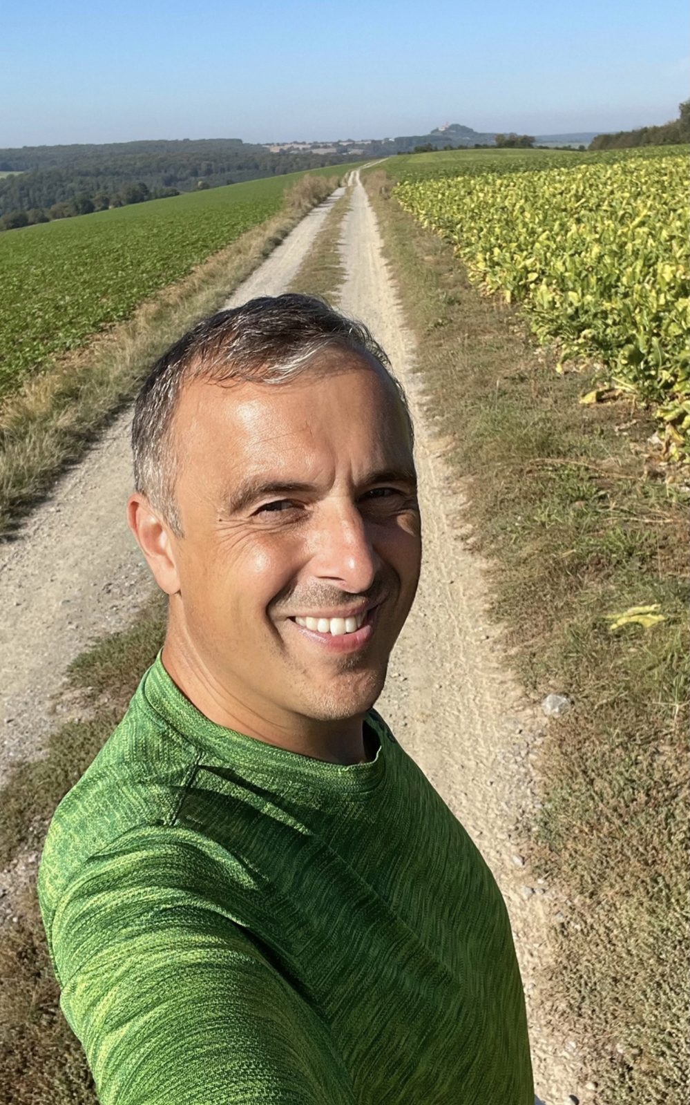 Thomas Joos beim Laufen in der Natur bei Bad Wimpfen